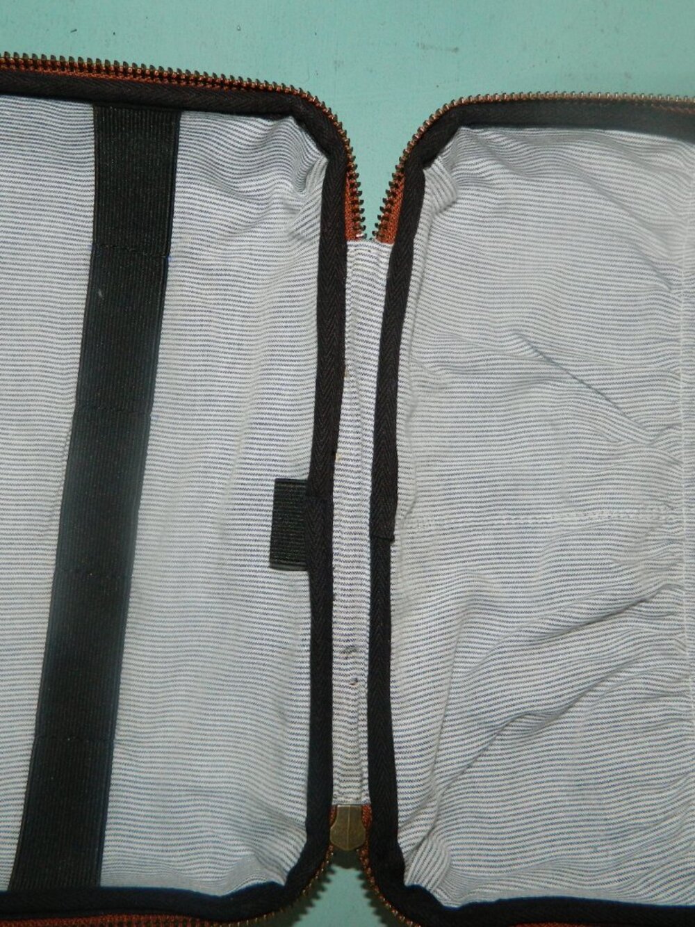 Mark & Graham Leather Tech Pouch - Picture 4 of 5
